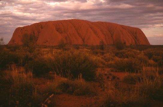 Ulurus Postkartenansicht, absichtlich unterbelichtet (-1 EV)