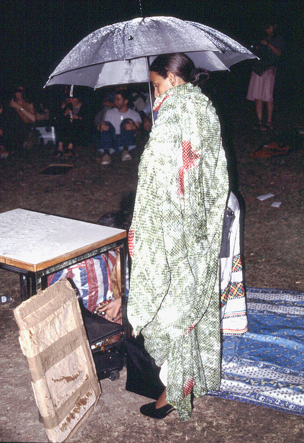 Am Tag des Empfangs am UN Beach regnete es... (Foto: Oliver Kluge 2000)