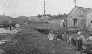 Siedlung der Kwakwak’wakw (Kwakiutl) 1888